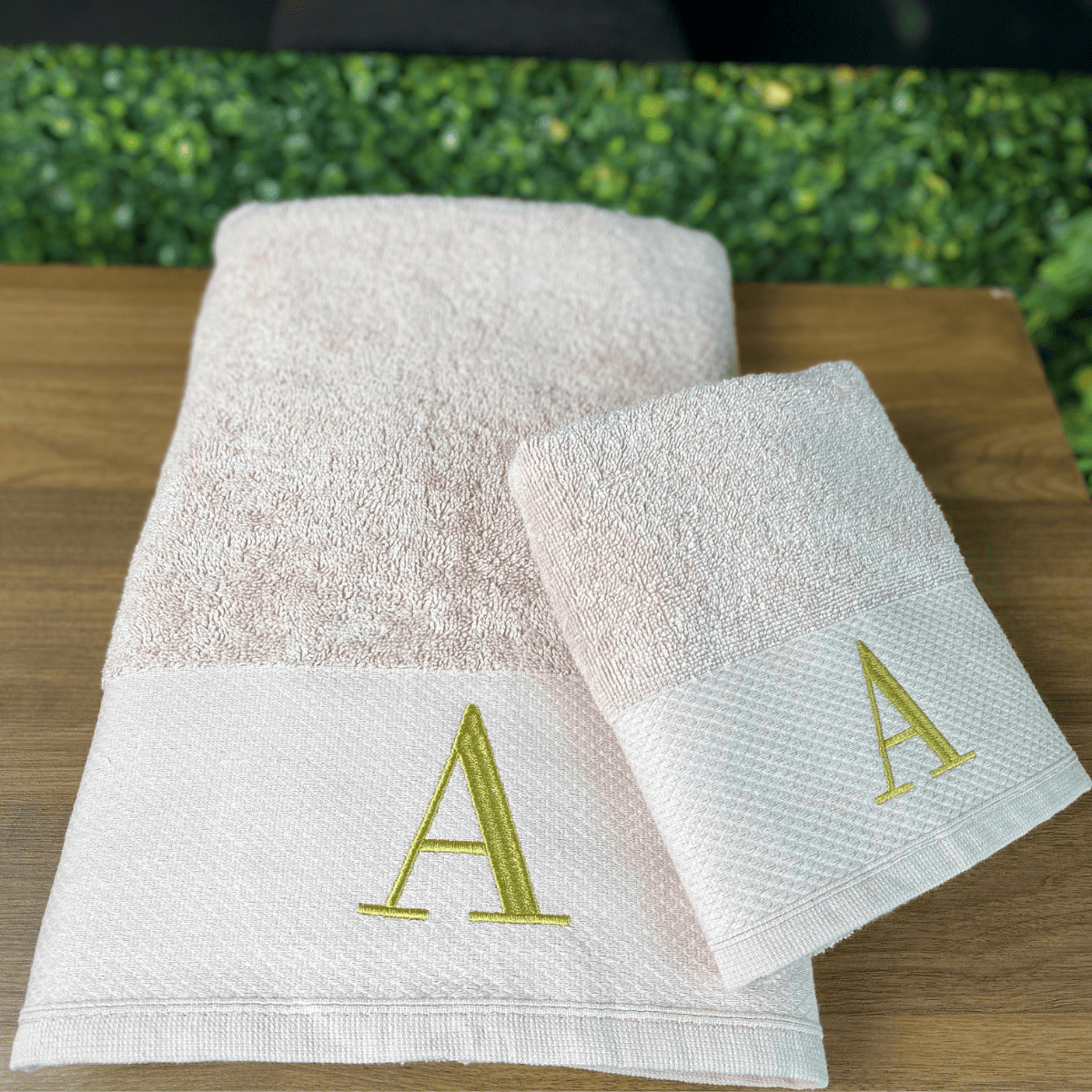 Kit Jogo de Toalha 4 peças Bordadas 1 Rosto, 2 Banho e 1 Piso Gramatura 540