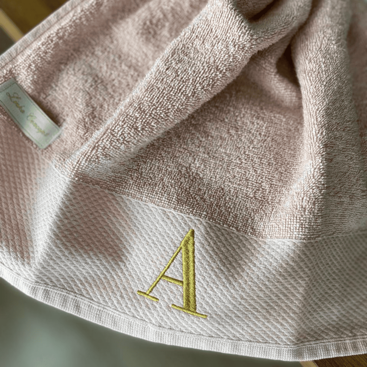 Toalhas de Rosto com Inicial 100% Algodão Fio Penteado 540g