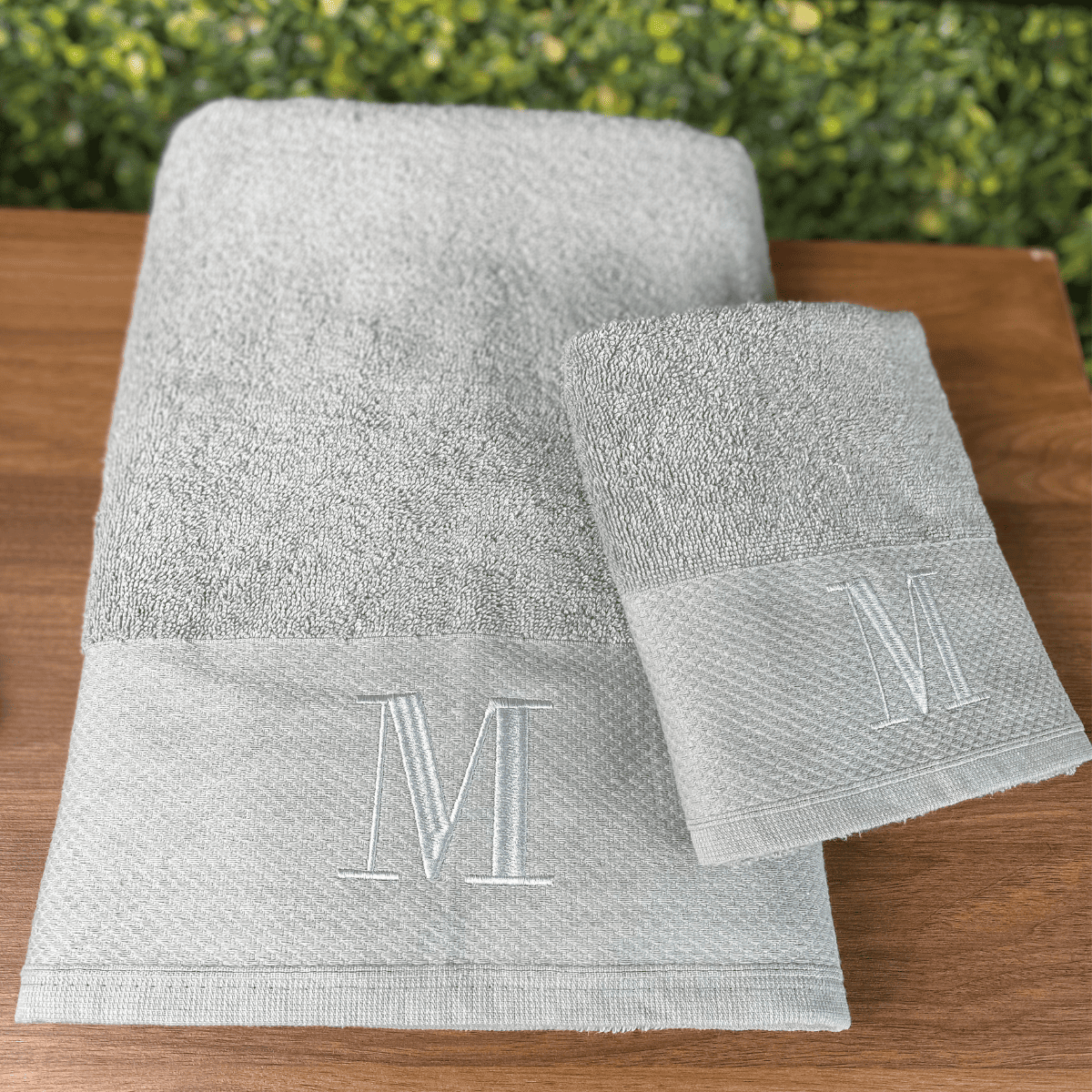 Kit Jogo de Toalha 4 peças Bordadas 1 Rosto, 2 Banho e 1 Piso Gramatura 540