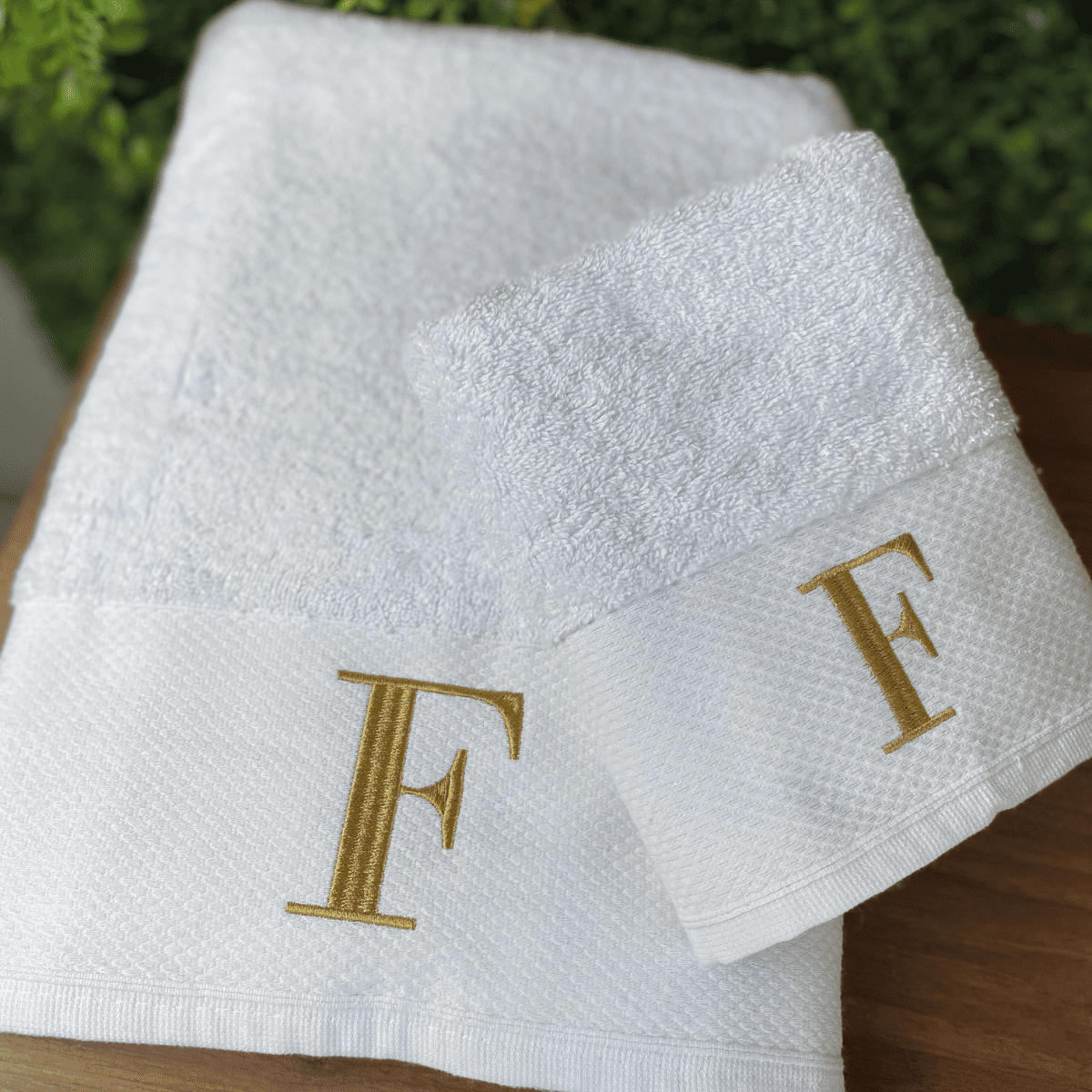 Kit Jogo de Toalha 4 peças Bordadas 1 Rosto, 2 Banho e 1 Piso Gramatura 540